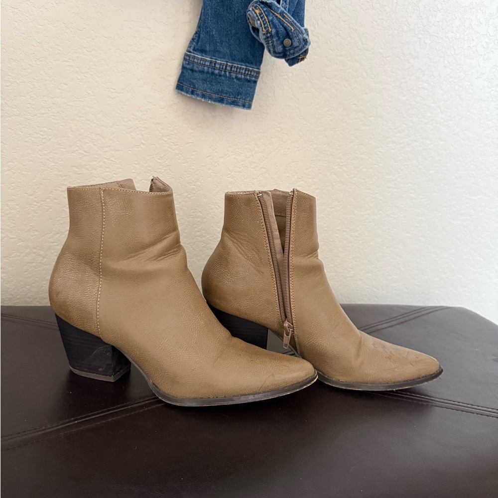 Matisse Tan Leather Ankle Booties with Block Heel